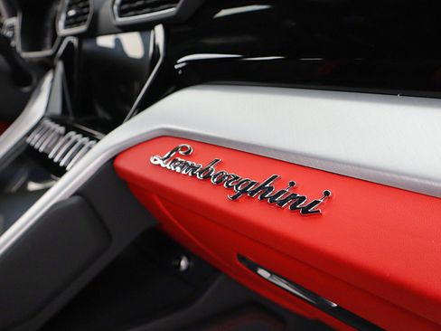 Used 2024 Lamborghini Urus S AWD/4WD image 33
