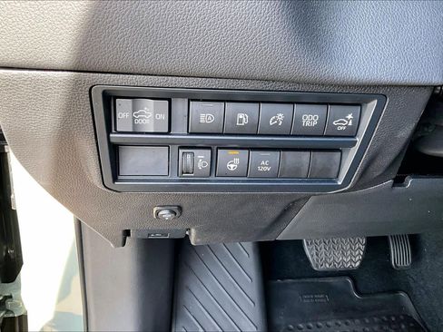 Used 2025 Toyota Tundra Limited image 30