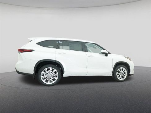 New 2026 Toyota Highlander Limited image 26