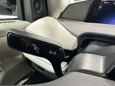 Used 2025 Lincoln Navigator Reserve image 21