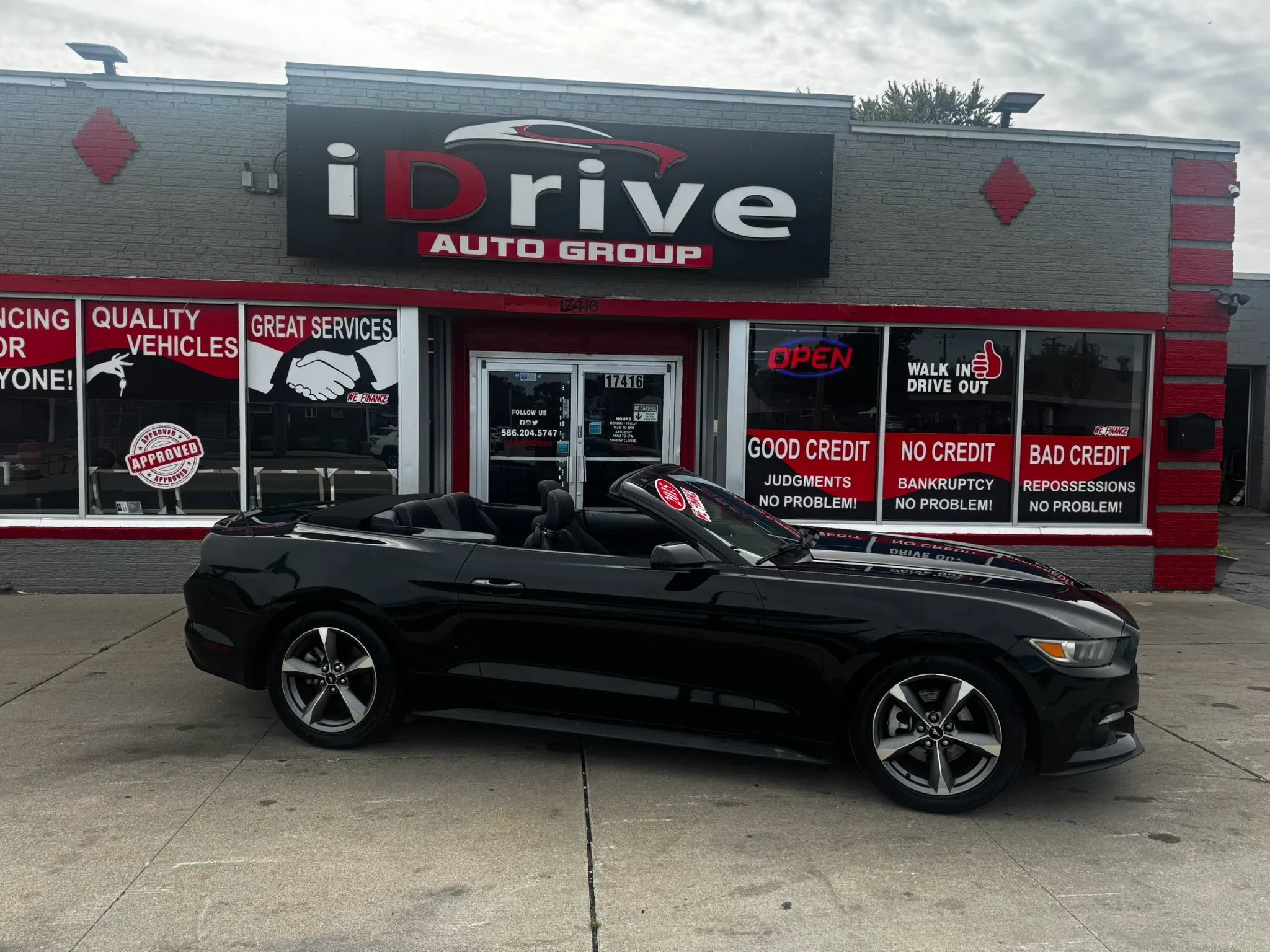 Used 2015 Ford Mustang Convertible w/ Equipment Group 051A RWD image 10