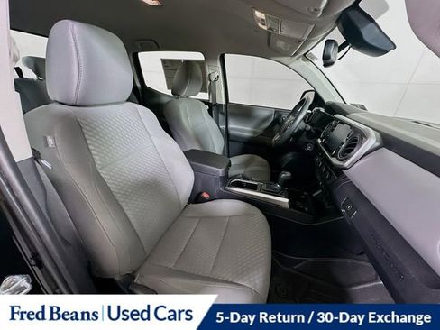 Used 2022 Toyota Tacoma SR5 AWD/4WD image 26