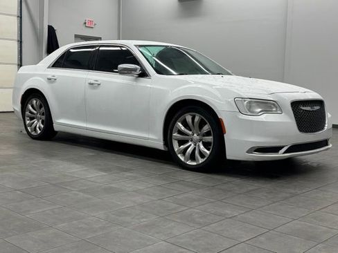 Used 2018 Chrysler 300 Touring w/ Chrome Appearance Package RWD image 1