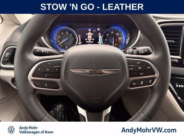 Used 2024 Chrysler Pacifica Touring-L FWD image 18
