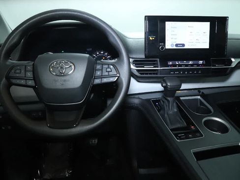 Certified 2025 Toyota Sienna LE AWD/4WD image 27