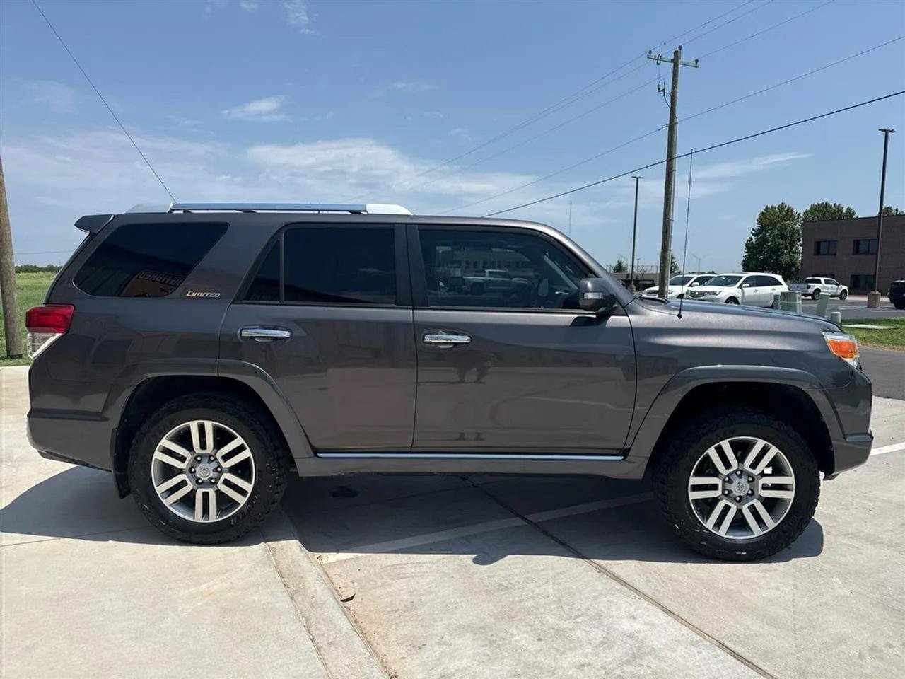 Used 2011 Toyota 4Runner Limited w/ Convenience Pkg AWD/4WD image 10