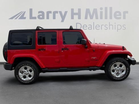 Used 2018 Jeep Wrangler Unlimited Sahara w/ Connectivity Group AWD/4WD image 7