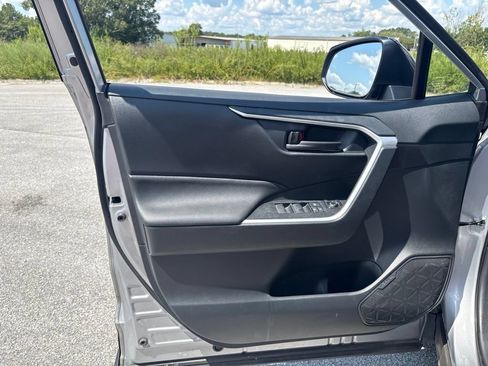 Used 2023 Toyota RAV4 LE AWD/4WD image 19