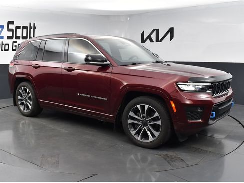 Used 2024 Jeep Grand Cherokee Overland AWD/4WD image 7