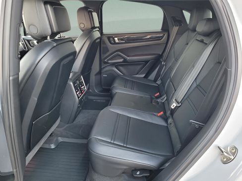 Used 2022 Porsche Cayenne E-Hybrid Coupe image 16
