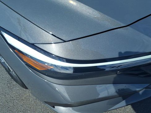 Used 2026 Hyundai Elantra Hybrid FWD image 12