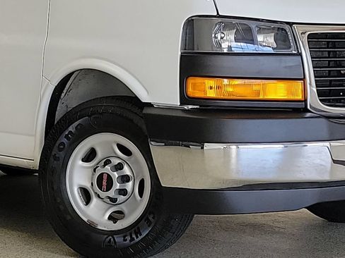 Used 2017 GMC Savana 2500 RWD image 2