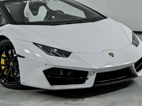 Used 2018 Lamborghini Huracan LP 580-2 image 3