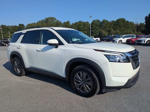 Used 2025 Nissan Pathfinder SV AWD/4WD image 2