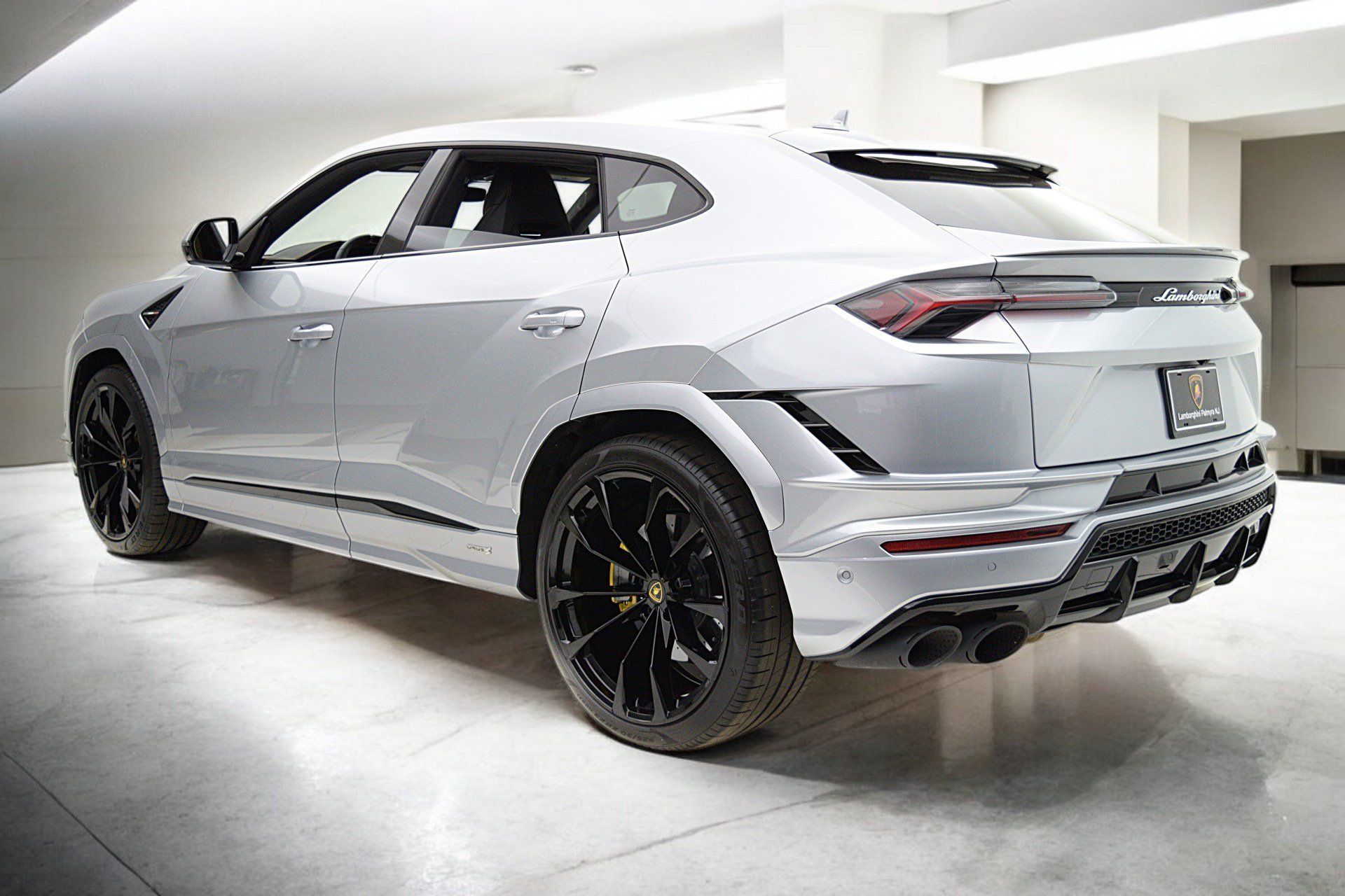 Used 2023 Lamborghini Urus S AWD/4WD image 7