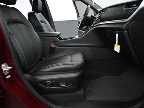 New 2025 Jeep Grand Cherokee Limited w/ Luxury Tech Group II image 18