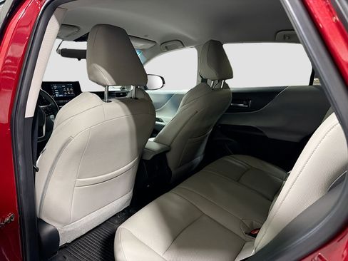 Used 2023 Toyota Venza LE image 12