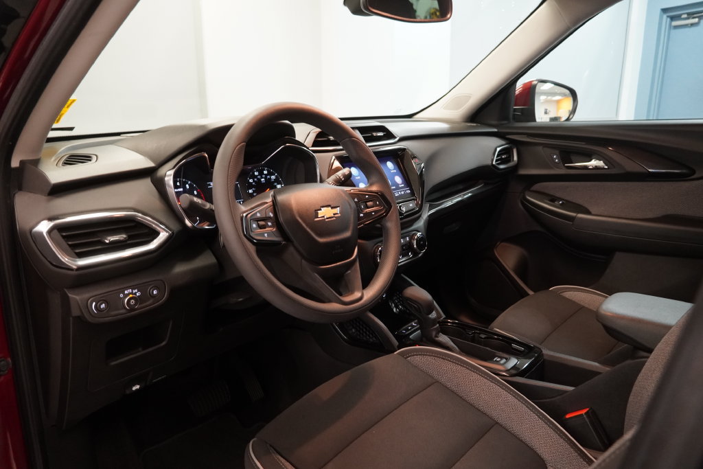 Used 2022 Chevrolet TrailBlazer LT w/ Convenience Package FWD image 6