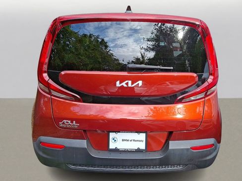 Used 2022 Kia Soul LX image 5