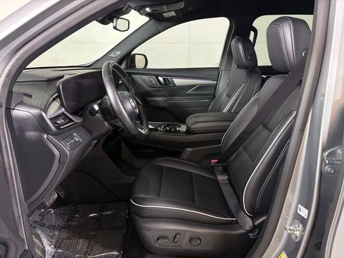 Used 2025 Buick Enclave Preferred FWD image 17