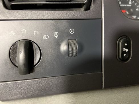 Used 2005 Ford F250 Lariat image 9