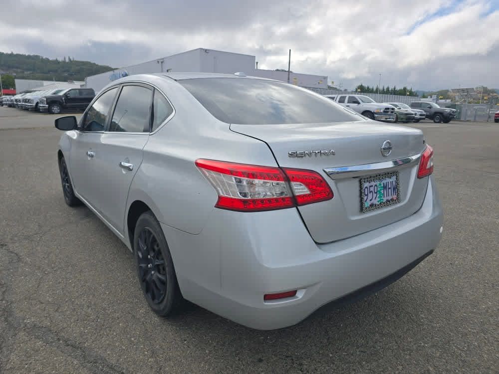 Used 2015 Nissan Sentra SV FWD image 16