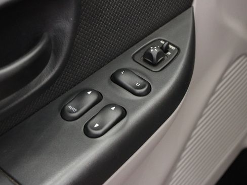 Used 1999 Ford F150 Lightning RWD image 8