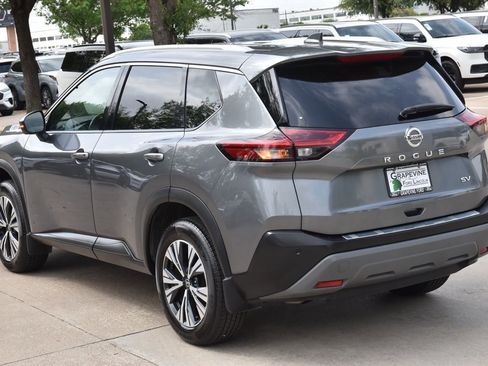 Used 2021 Nissan Rogue SV w/ Premium Package image 10