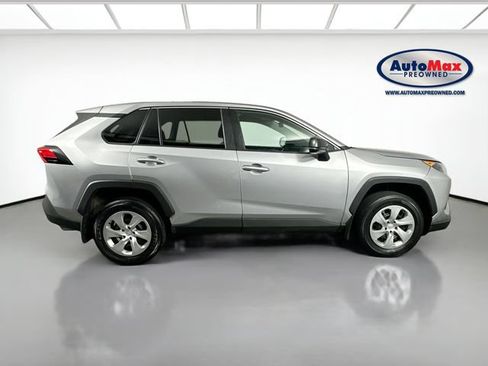 Used 2022 Toyota RAV4 LE AWD/4WD image 9