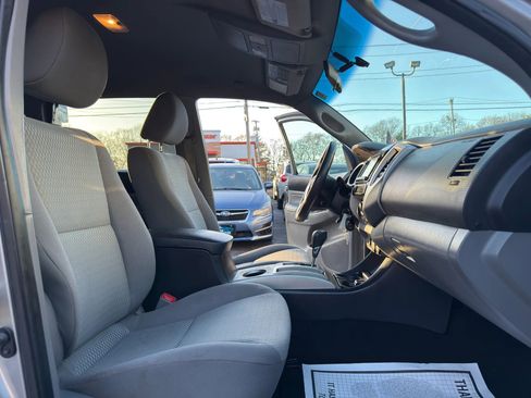 Used 2014 Toyota Tacoma 4x4 Double Cab w/ SR5 Package image 22