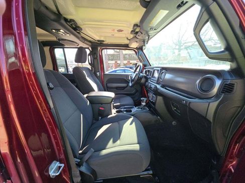 Used 2021 Jeep Gladiator Willys AWD/4WD image 5