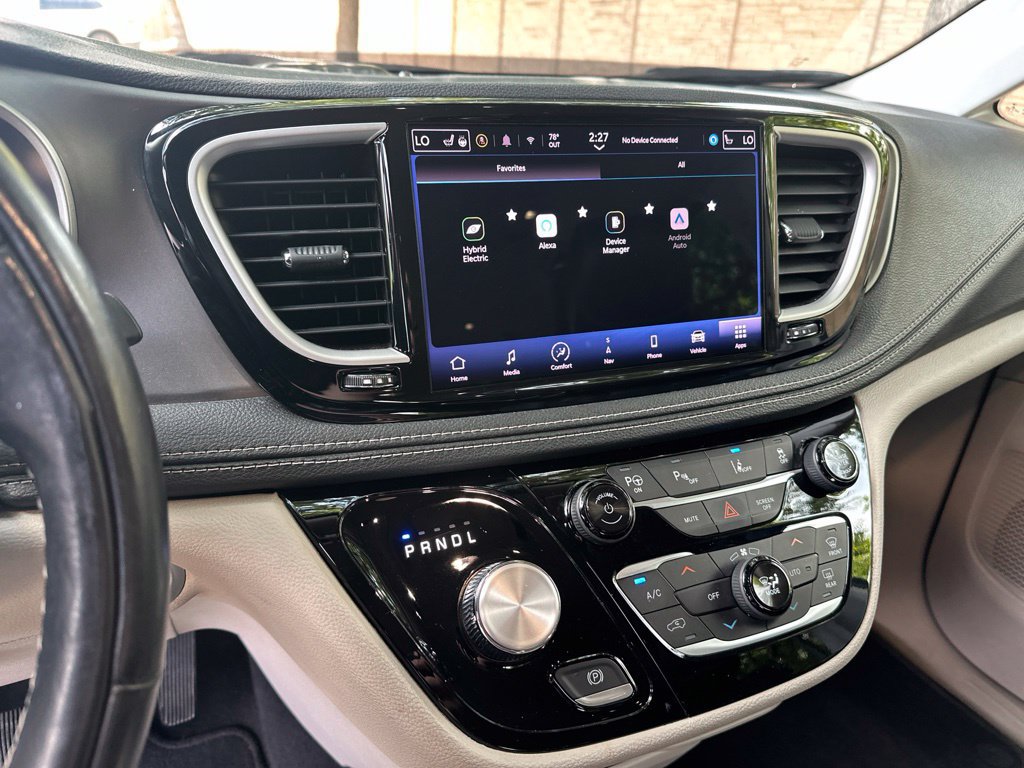 Used 2022 Chrysler Pacifica Touring-L w/ Uconnect Theater Family Group FWD image 28