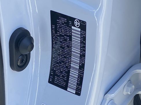 Certified 2025 Toyota Corolla LE image 30