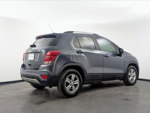 Used 2021 Chevrolet Trax LT w/ Premium Seat Package FWD image 8