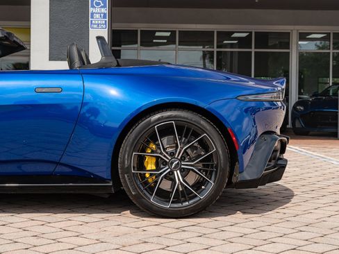 Used 2021 Aston Martin V8 Vantage Roadster image 37