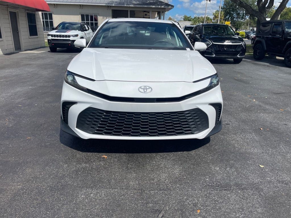 Used 2025 Toyota Camry SE FWD image 7