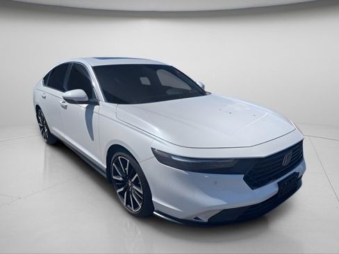 Used 2023 Honda Accord Touring image 5