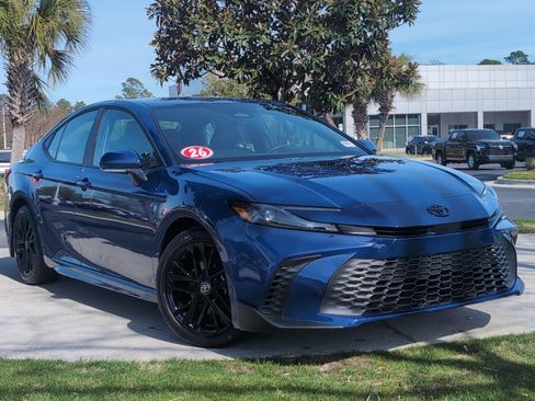 Used 2026 Toyota Camry SE image 2
