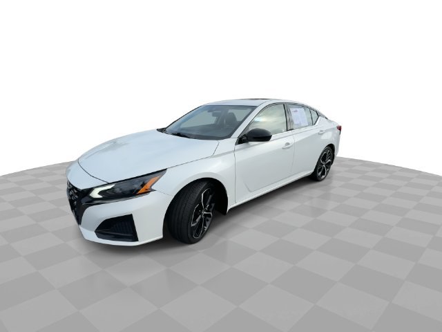 Used 2023 Nissan Altima 2.5 SR w/ SR Premium Package FWD image 4