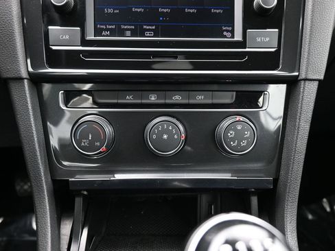 Used 2018 Volkswagen Golf S image 45