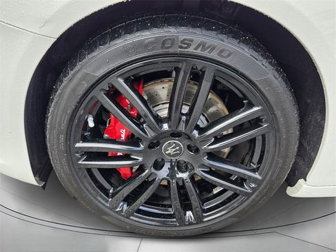 Used 2022 Maserati Quattroporte Modena image 9