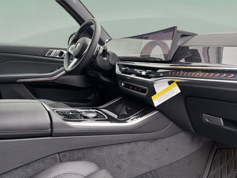 Used 2026 BMW X5 xDrive40i w/ M Sport Package image 27