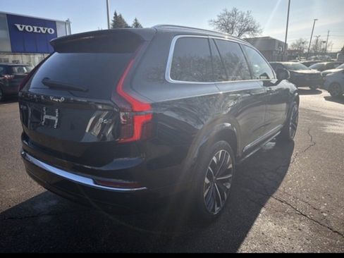 Used 2025 Volvo XC90 B6 Plus image 7