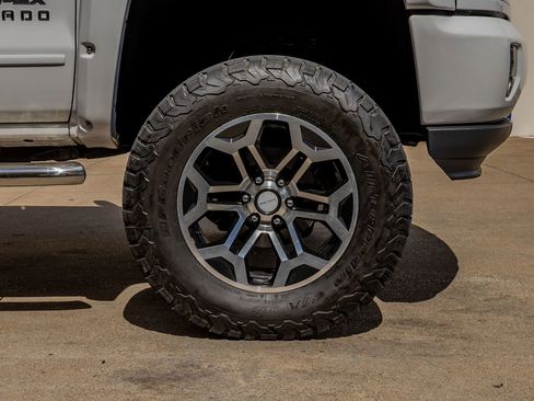 Used 2018 Chevrolet Silverado 1500 LT w/ All Star Edition image 11