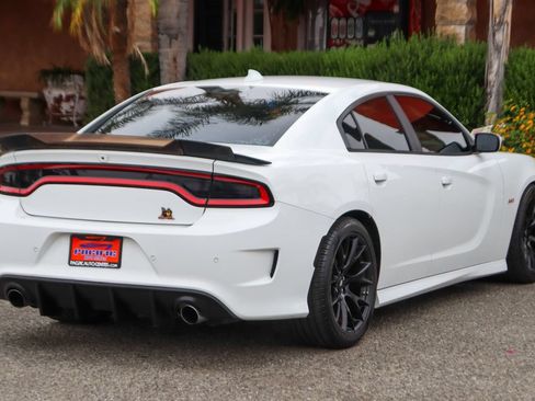 Used 2018 Dodge Charger R/T Scat Pack w/ Dynamics Package RWD image 10