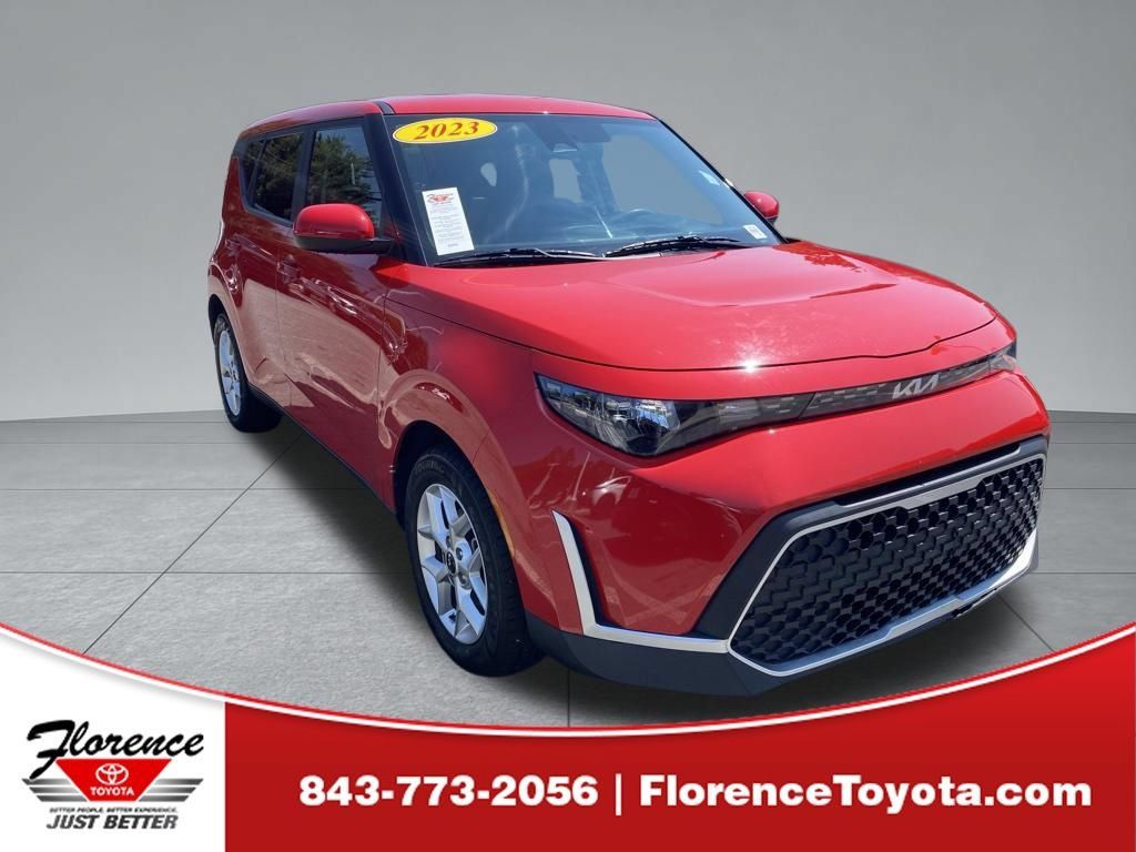Used 2023 Kia Soul LX w/ LX Technology Package FWD image 1