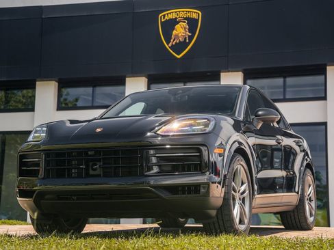 Used 2025 Porsche Cayenne Coupe AWD/4WD image 1