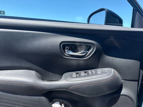 Certified 2025 Honda HR-V Sport image 19