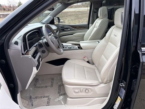 Used 2022 Cadillac Escalade ESV Premium Luxury Platinum image 16