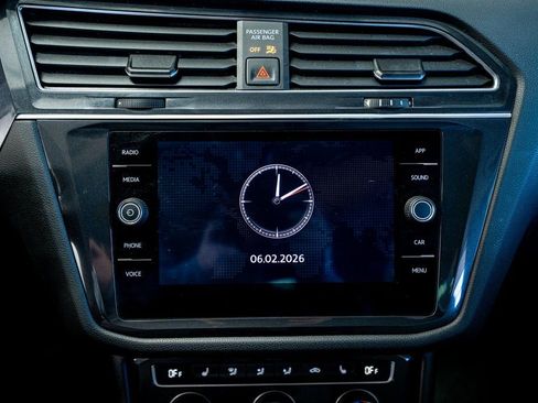 Used 2020 Volkswagen Tiguan SE w/ Panoramic Sunroof Package image 44